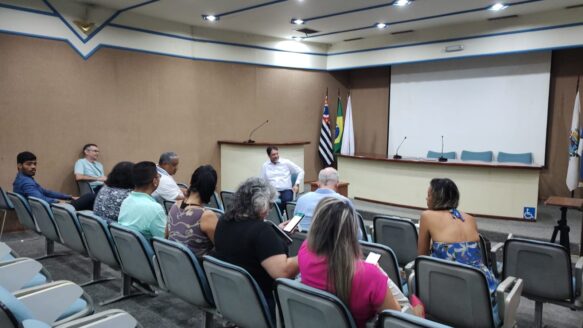 REUNIÃO SOBRE SEGURANÇA NA ESCOLA NÃO TEVE ORIENTADORES
