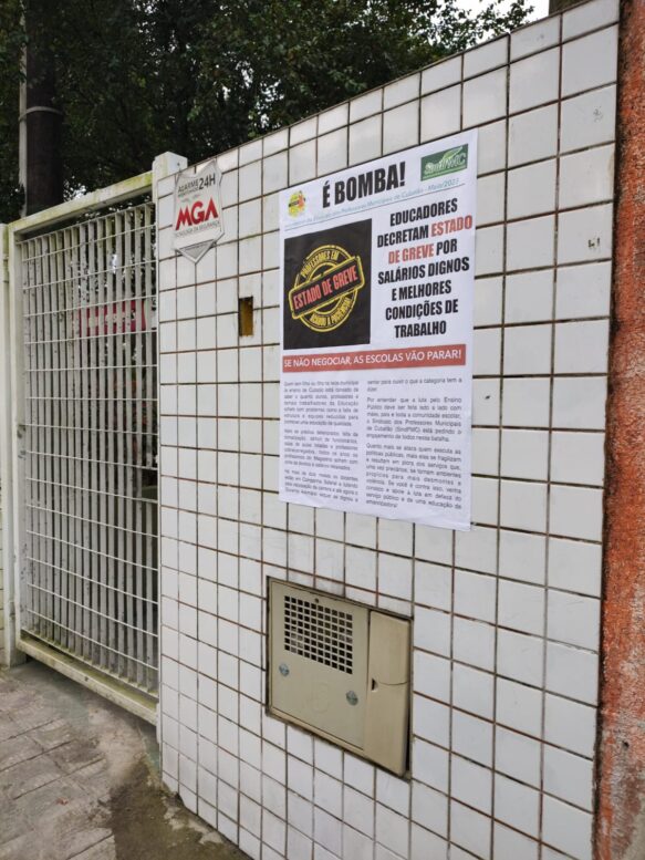 ESTADO DE GREVE: NESTA QUINTA (4) TEVE PANFLETAGEM SOBRE A SITUAÇÃO DA EDUCAÇÃO EM CUBATÃO
